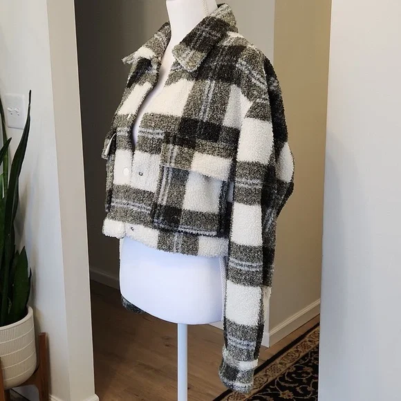 Abercrombie & Fitch Cropped Shacket Sherpa Plaid Teddy XS - Picture 5 of 17
